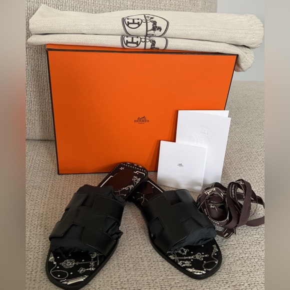 SOLD 💗 Hermes’ Oran sandals 💗 SOLD - Picture 1 of 5
